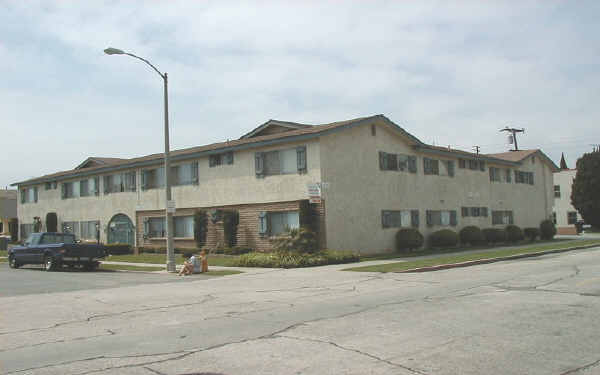 3131 E Theresa St in Long Beach, CA - Building Photo - Building Photo