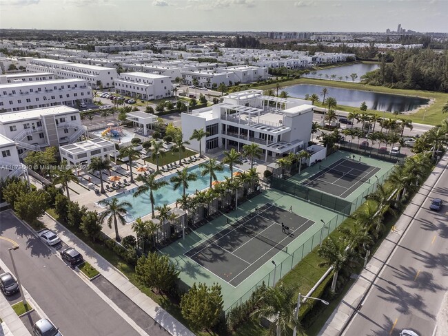 10270 NW 66th St in Doral, FL - Building Photo - Building Photo
