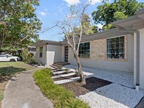 3760 Walnut Hill Ln in Dallas, TX - Building Photo - Building Photo