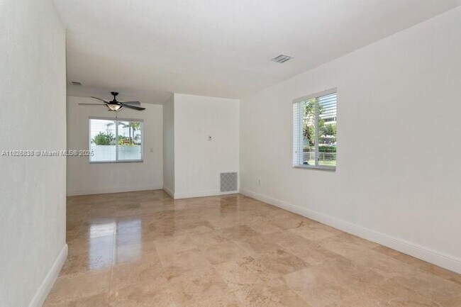 7400 SW 39th Terrace in Miami, FL - Foto de edificio - Building Photo