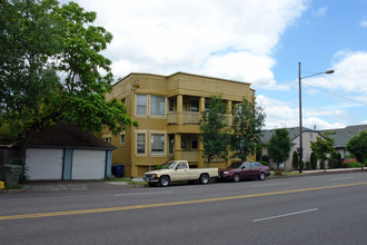 2423-2429 E Burnside St in Portland, OR - Building Photo - Building Photo