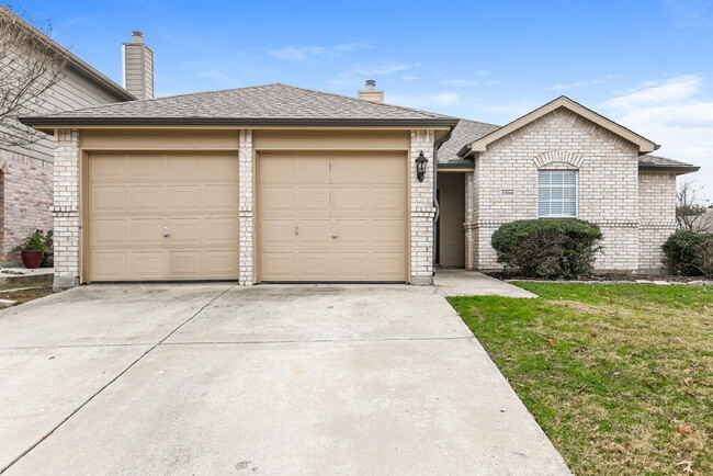 3500 Lasso Rd in Roanoke, TX - Foto de edificio - Building Photo