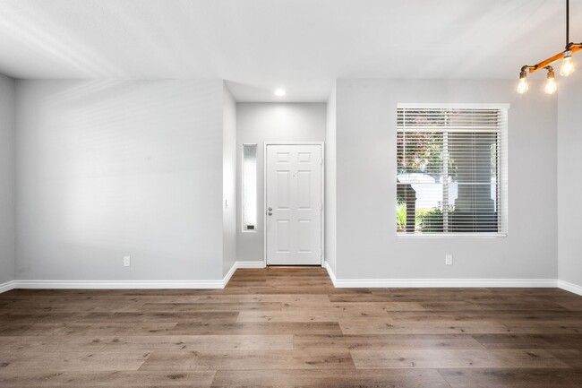7543 W Liberty Pkwy in Fontana, CA - Foto de edificio - Building Photo