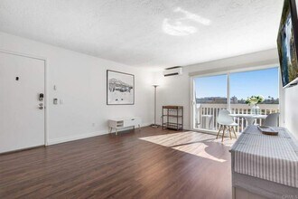 403 Requeza St in Encinitas, CA - Building Photo - Building Photo