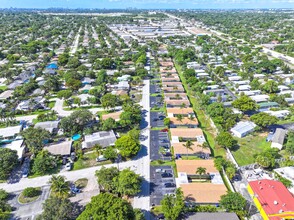 The Cresthaven Apartments in Pompano Beach, FL - Building Photo - Building Photo