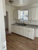 422 W Laurel St, Unit A in Compton, CA - Building Photo