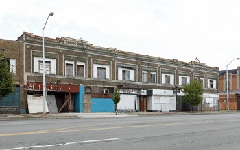 14115 E Jefferson Ave in Detroit, MI - Building Photo - Building Photo