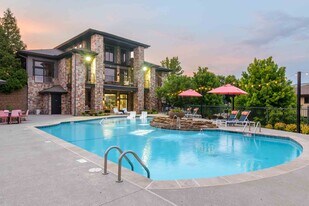 Aventura Falcon Valley in Lenexa, KS - Building Photo