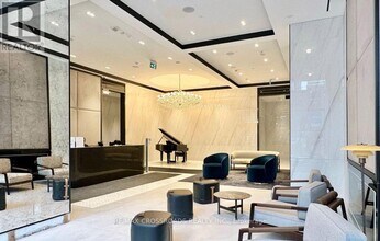 8 Wellesley St W in Toronto, ON - Building Photo - Building Photo