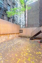 321 E 10th St in New York, NY - Foto de edificio - Building Photo