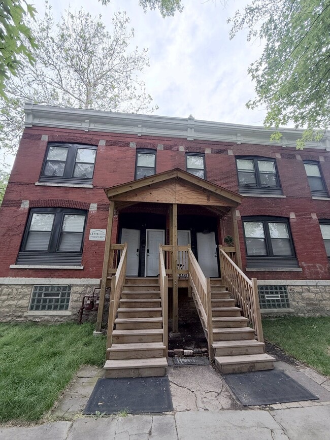 7216 S Perry Ave, Unit 2