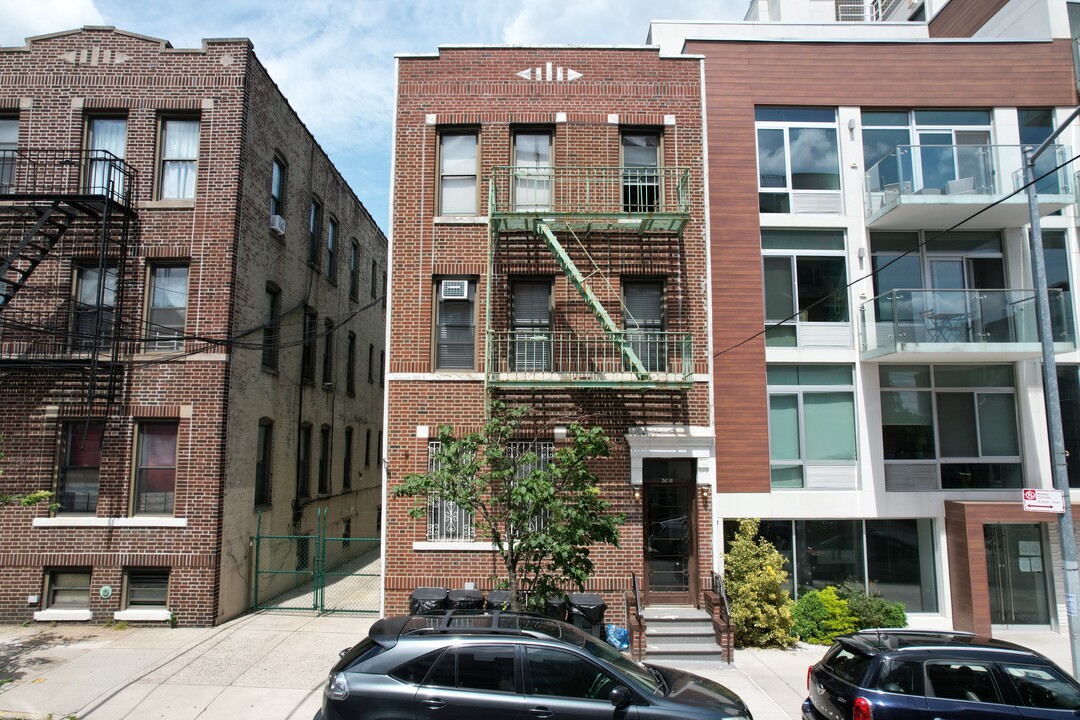 2618 28th St in Long Island City, NY - Building Photo