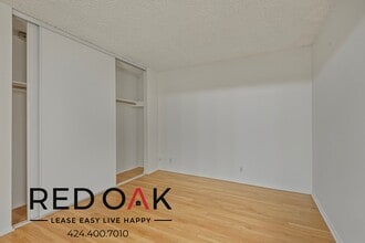 20200 Sherman Way in Los Angeles, CA - Building Photo - Building Photo