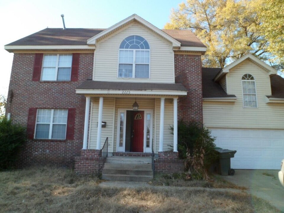 2225 Pratt St in Memphis, TN - Building Photo