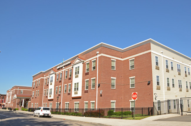 Nellie Reynolds Gardens in Philadelphia, PA - Building Photo - Building Photo