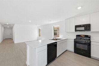 1034 Neyland Dr in Ennis, TX - Building Photo - Building Photo