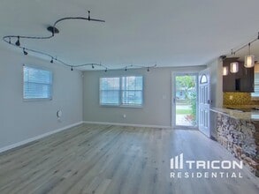 1619 Stone Creek Dr in Tarpon Springs, FL - Building Photo - Building Photo