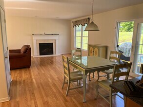 802 Evergreen Ave in Hamden, CT - Foto de edificio - Building Photo
