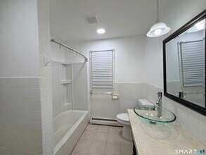 12 Hilltop Ave in Waterbury, CT - Building Photo - Building Photo