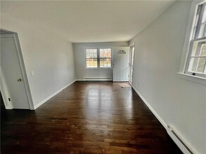47 Ethel Dr in Portsmouth, RI - Building Photo - Building Photo