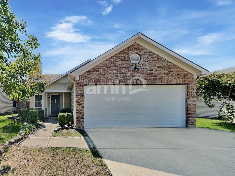 3011 Earlswood Ln in Indianapolis, IN - Foto de edificio