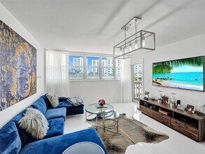 1825 S Ocean Dr in Hallandale Beach, FL - Building Photo - Building Photo