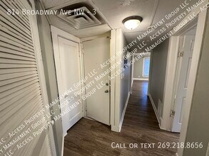 814 Broadway Ave NW in Grand Rapids, MI - Building Photo - Building Photo