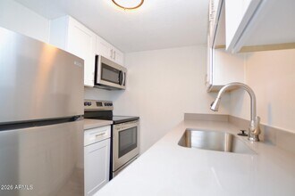 44 E Roanoke Ave in Phoenix, AZ - Foto de edificio - Building Photo