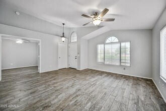 1449 S Monterey St in Gilbert, AZ - Foto de edificio - Building Photo