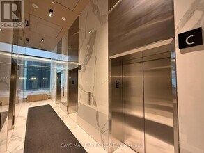88 Queen St E in Toronto, ON - Building Photo - Building Photo