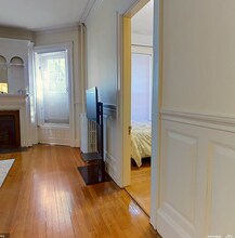 1061 Beacon St in Brookline, MA - Foto de edificio - Building Photo