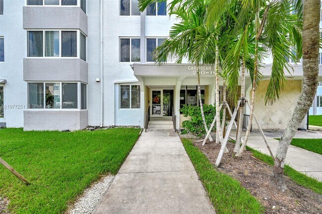 250 180th Dr in Sunny Isles Beach, FL - Building Photo - Building Photo