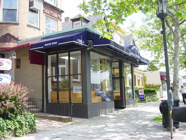 1680 Beacon St in Brookline, MA - Foto de edificio - Other