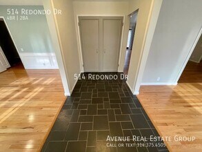 514 Redondo Dr in Chesterfield, MO - Foto de edificio - Building Photo