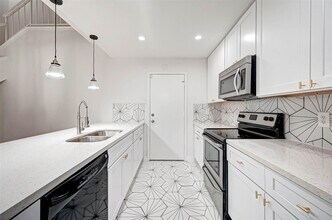 1112 Bering Dr in Houston, TX - Building Photo - Building Photo