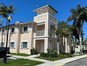 372 NE 26th Pl in Homestead, FL - Foto de edificio - Building Photo