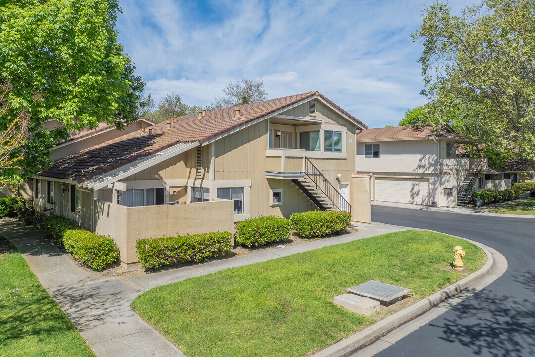 6800 Jarvis Ave in Newark, CA - Building Photo