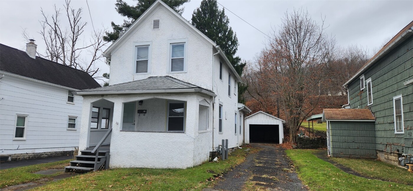 15 Robble Ave in Endicott, NY - Building Photo