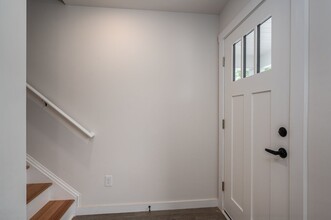 Modern Duplex Unit for Rent - Modern Living at Its Best! in Hickory, NC - Foto de edificio - Interior Photo