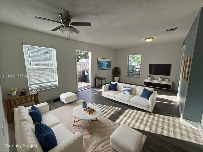 5884 S 38th St in Greenacres, FL - Building Photo - Building Photo