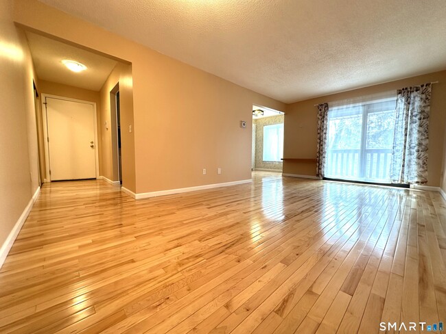 property at 31 Woodsedge Dr