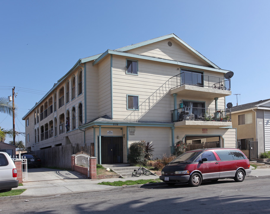 2128 Locust Ave in Long Beach, CA - Building Photo