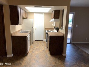 2217 E Cactus Rd in Phoenix, AZ - Building Photo - Building Photo
