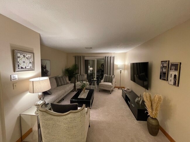 1410 Franklin Crossing Rd in Franklin, MA - Building Photo - Building Photo