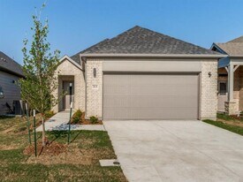 3818 White Rock Dr in Farmersville, TX - Building Photo