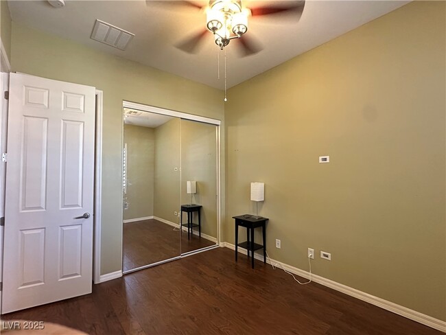 2455 Blair Castle St in Henderson, NV - Foto de edificio - Building Photo