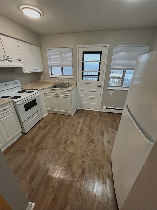 10682 E Holly Rd in Springfield Township, MI - Foto de edificio - Building Photo