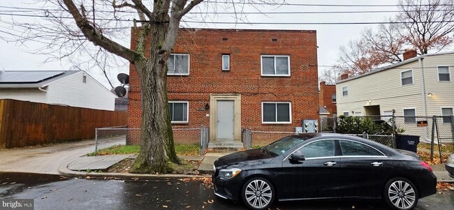 property at 3207 11th Pl SE