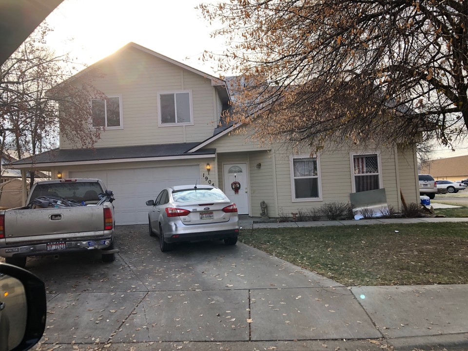 Maple Street in Caldwell, ID - Building Photo