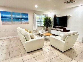 1531 NE 35th St-Unit -2 in Oakland Park, FL - Building Photo - Building Photo